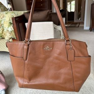 Brown Leather Park saddle leather tote